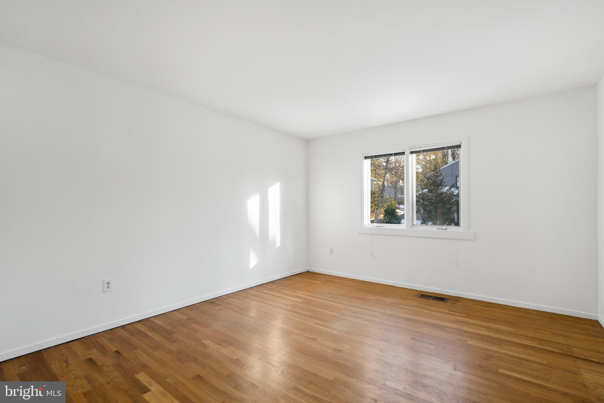 1606 Greenbriar Court Reston, VA 20190 - Photo 31 of 37
