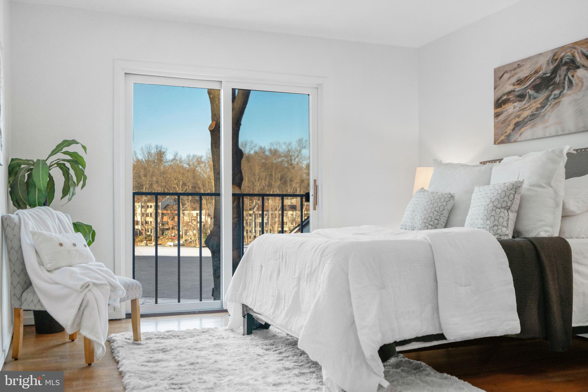 1606 Greenbriar Court Reston, VA 20190 - Photo 4 of 37 Watch the stars!