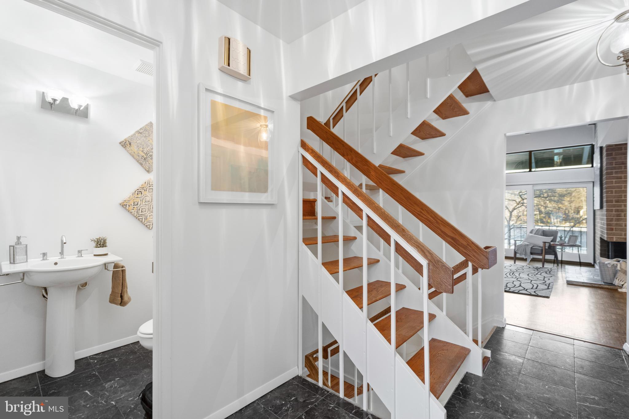 1606 Greenbriar Court Reston, VA 20190 - Photo 6 of 37 Entry Hall