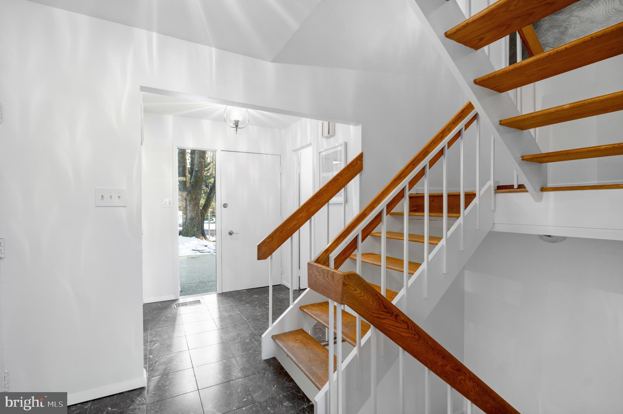 1606 Greenbriar Court Reston, VA 20190 - Photo 8 of 37
