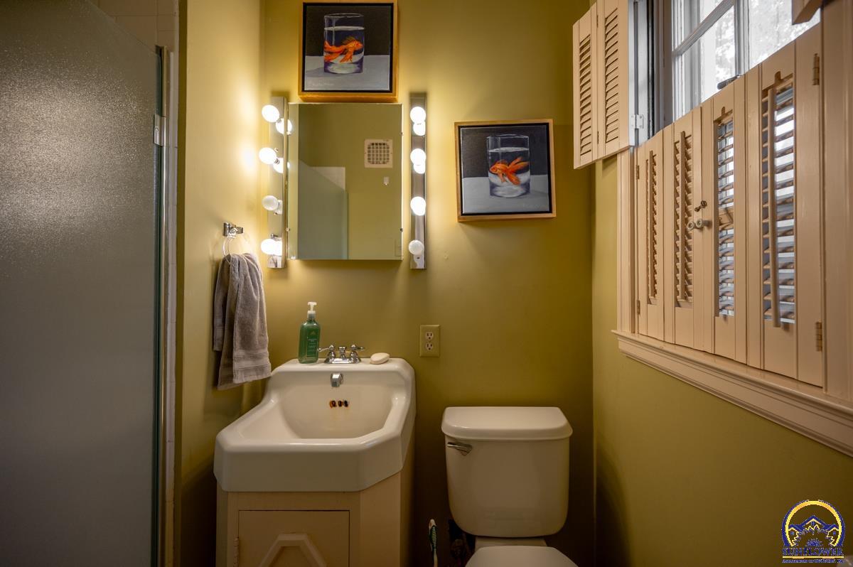 2824 Southwest Burlingame Road Topeka, KS 66611 - Photo 15 of 48