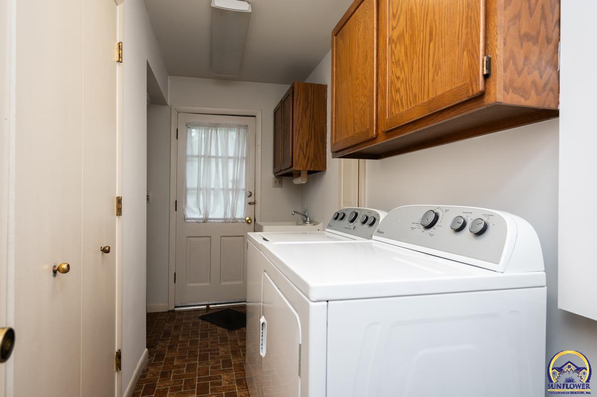 2824 Southwest Burlingame Road Topeka, KS 66611 - Photo 17 of 48