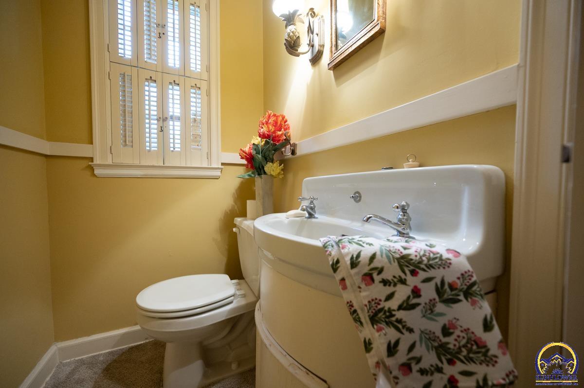 2824 Southwest Burlingame Road Topeka, KS 66611 - Photo 18 of 48