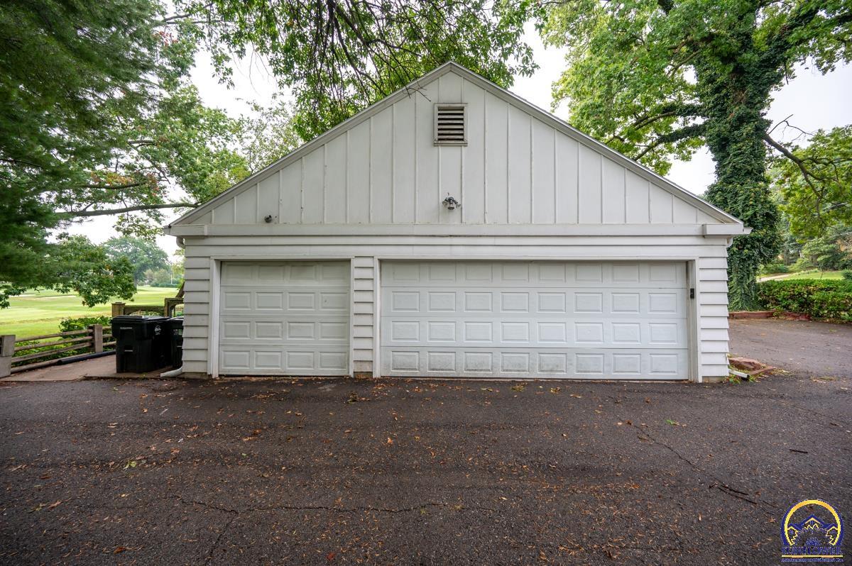 2824 Southwest Burlingame Road Topeka, KS 66611 - Photo 4 of 48