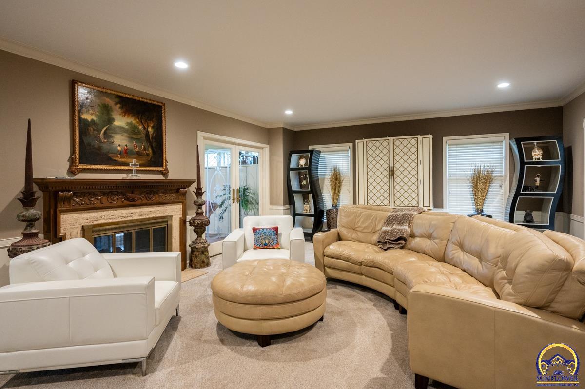 2824 Southwest Burlingame Road Topeka, KS 66611 - Photo 5 of 48