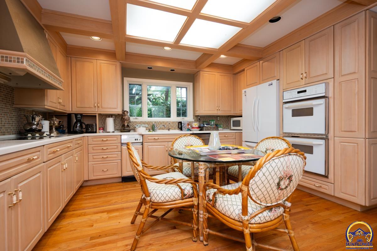 2824 Southwest Burlingame Road Topeka, KS 66611 - Photo 7 of 48