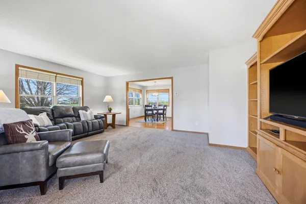 $450,000 | 19388 Memory Circle, Hutchinson, MN 55350
