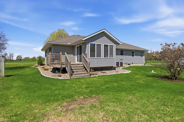 $450,000 | 19388 Memory Circle, Hutchinson, MN 55350