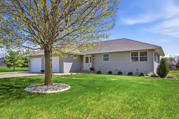 $450,000 | 19388 Memory Circle, Hutchinson, MN 55350