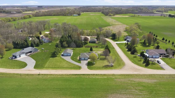 $450,000 | 19388 Memory Circle, Hutchinson, MN 55350