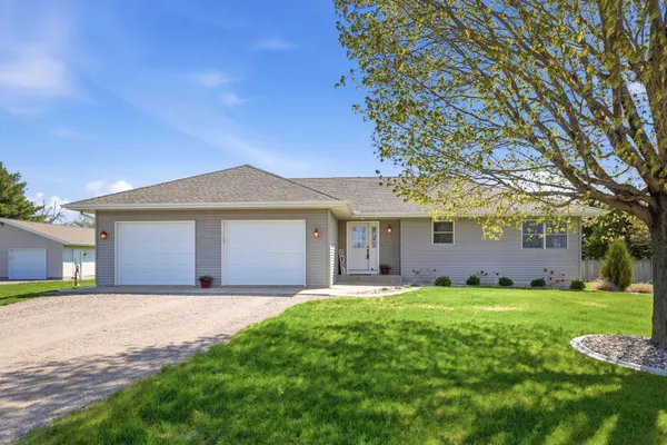 $450,000 | 19388 Memory Circle, Hutchinson, MN 55350
