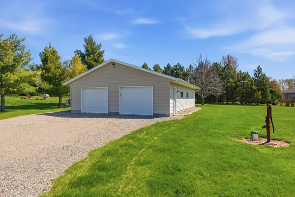 $450,000 | 19388 Memory Circle, Hutchinson, MN 55350