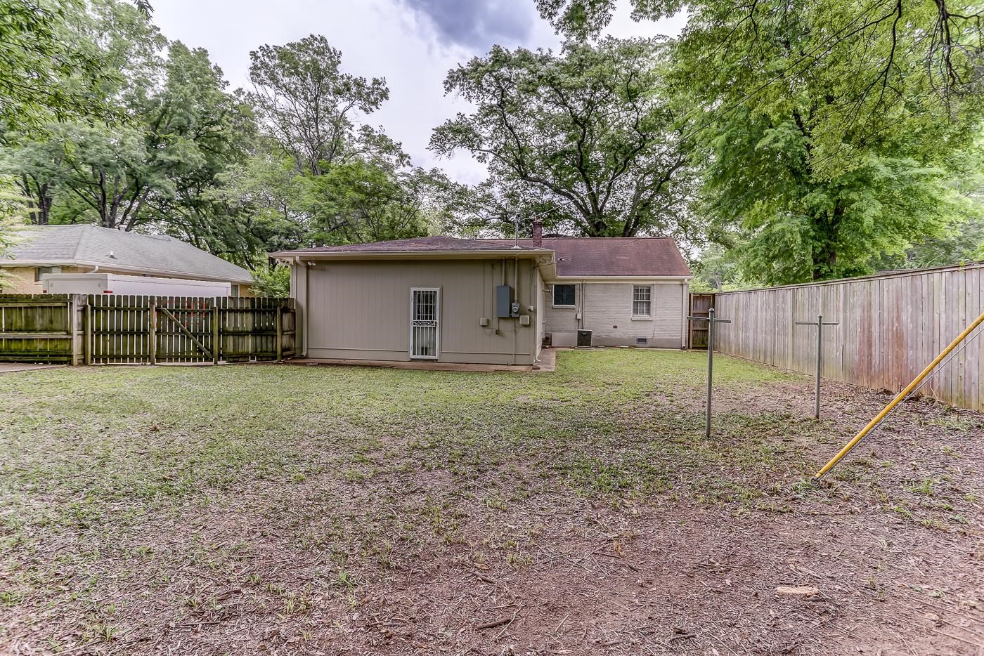 801 Moss Road Memphis, TN 38117 - Photo 25 of 28 Garage includes side door back yard