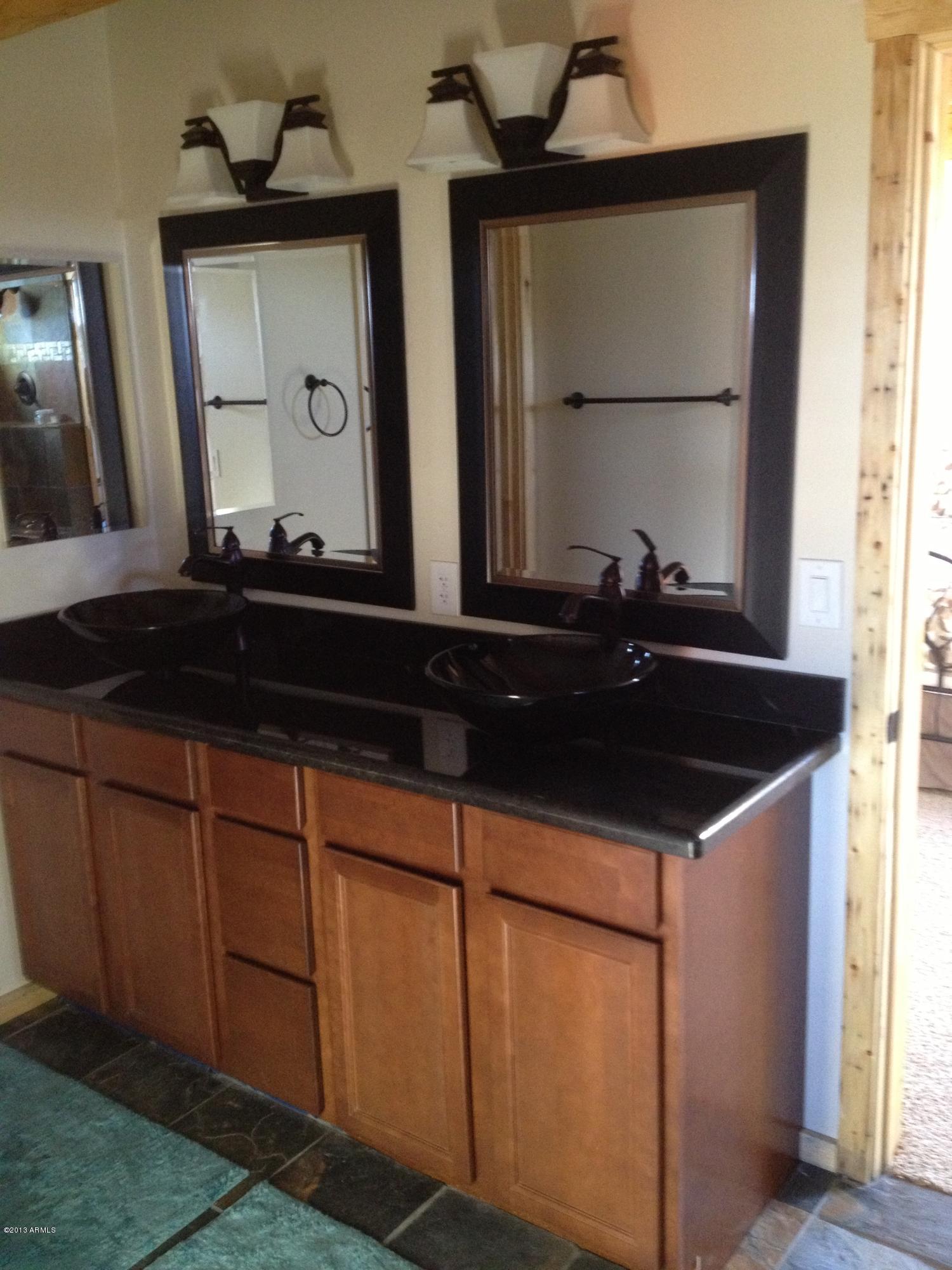 4000 West Valley View Road Chino Valley, AZ 86323 - Photo 8 of 14 Master Bathroom (1st FLOOR!)