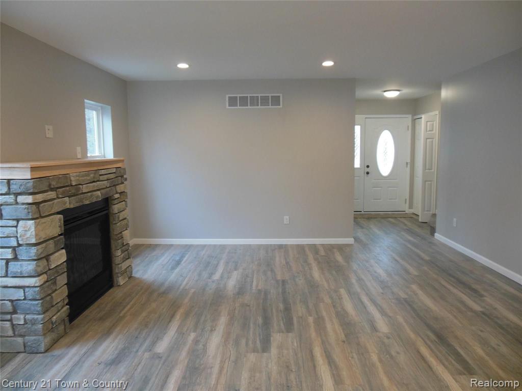 3298 Harrison Avenue Rochester Hills, MI 48307 - Photo 5 of 30