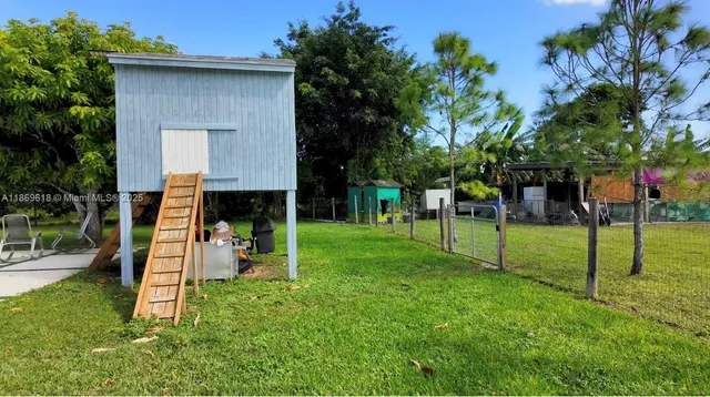 a view of a house with a backyard