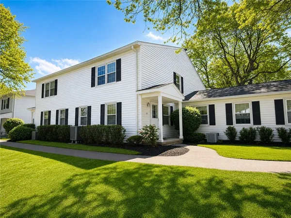 $189,900 | 30 Foxcroft Trail, Perinton, NY 14450