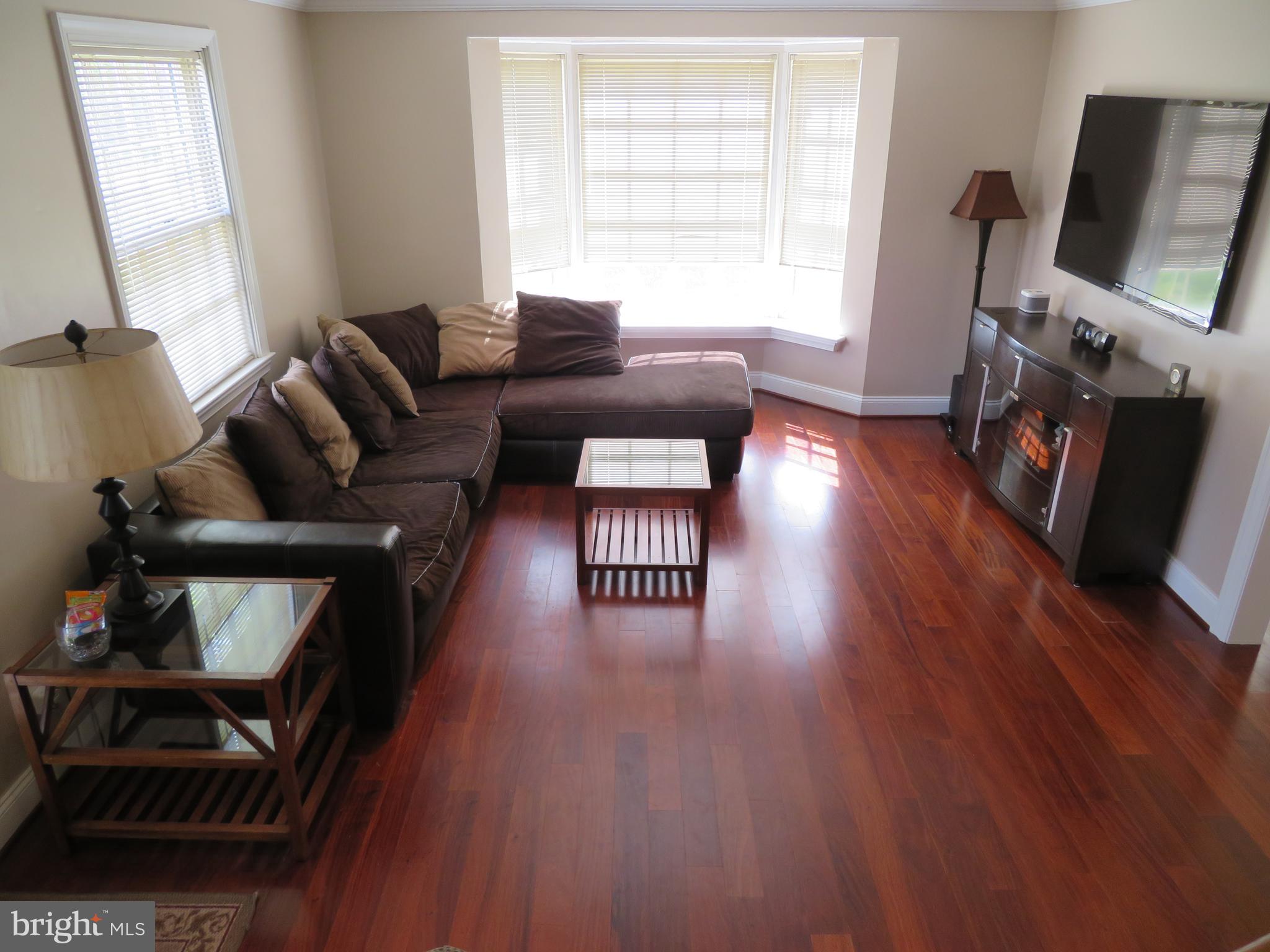 7630 Levis Road Cheltenham, PA 19012 - Photo 4 of 34 Living room
