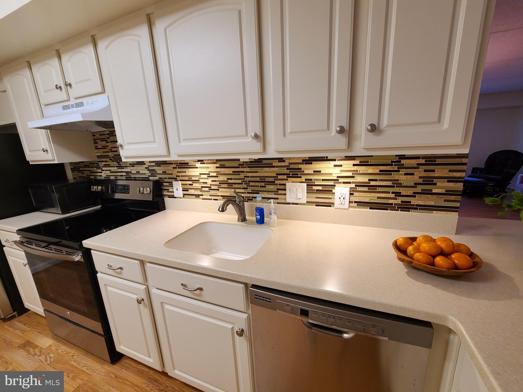 117 Brandon Road Norristown, PA 19403 - Photo 18 of 52 under cabinet lighting solid surface counters