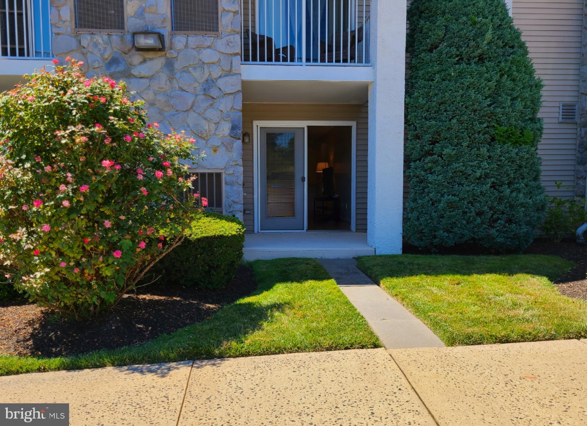 117 Brandon Road Norristown, PA 19403 - Photo 2 of 52 Park and direct entry on main floor