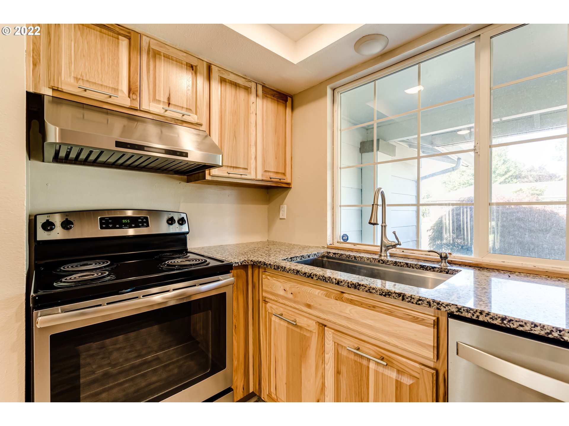 2327 Don Street Springfield, OR 97477 - Photo 14 of 31 Kitchen