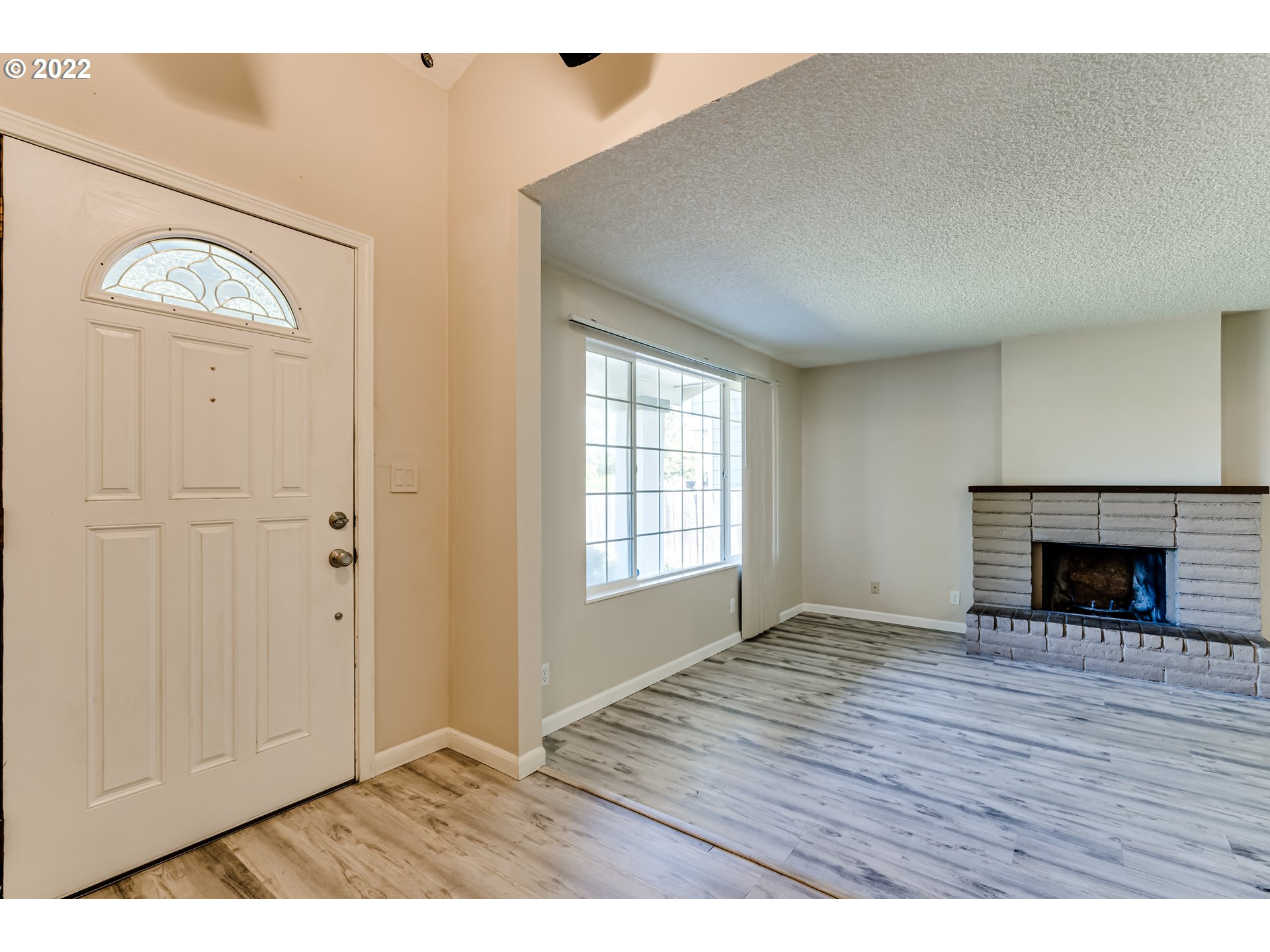 2327 Don Street Springfield, OR 97477 - Photo 5 of 31 Entrance/Foyer