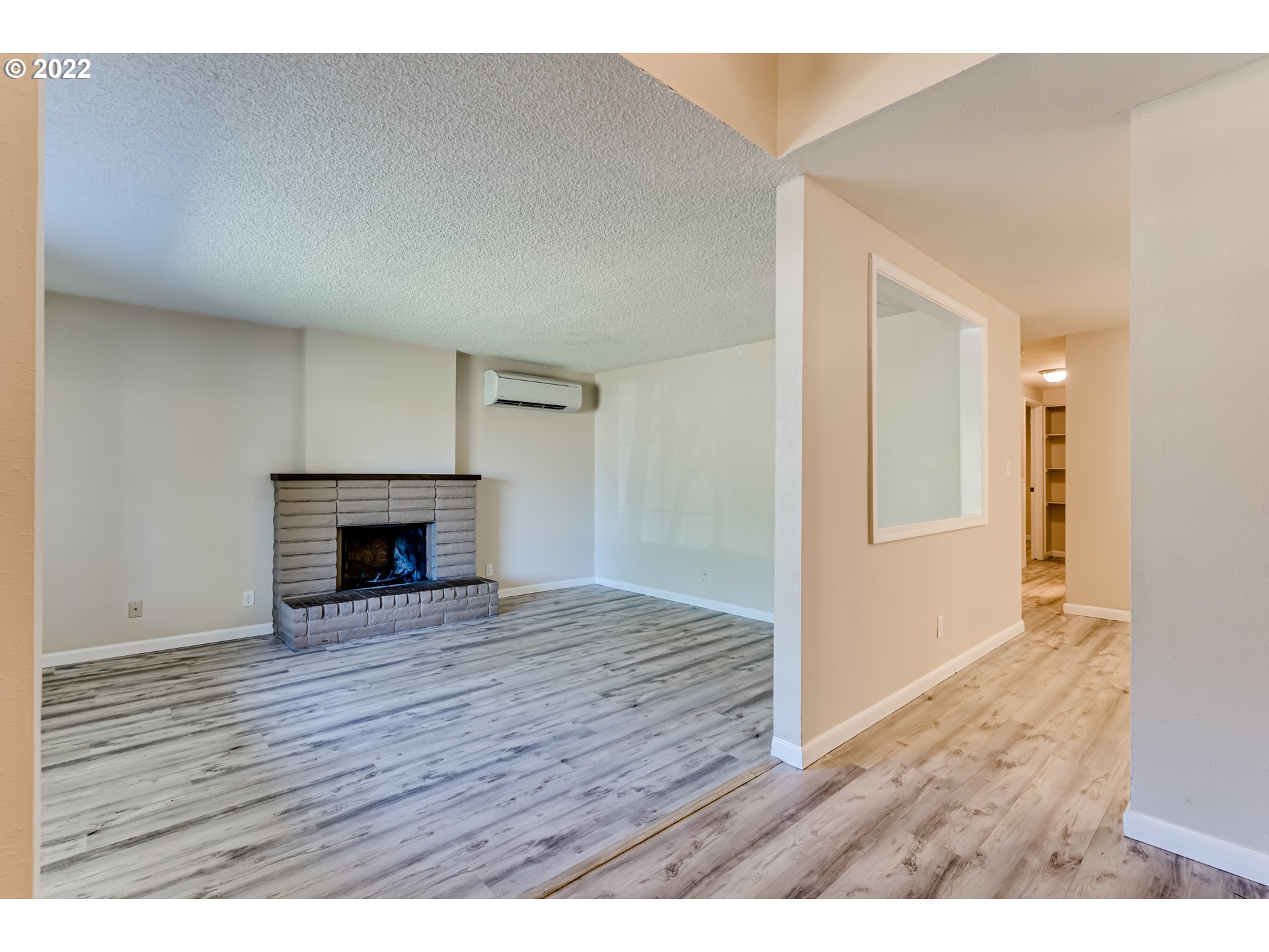 2327 Don Street Springfield, OR 97477 - Photo 6 of 31 Living Room