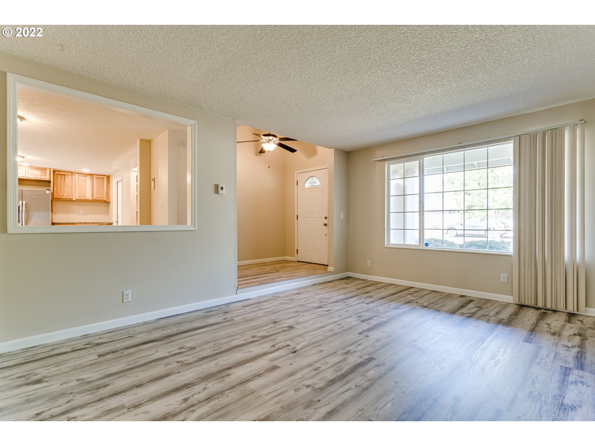 2327 Don Street Springfield, OR 97477 - Photo 9 of 31 Living Room