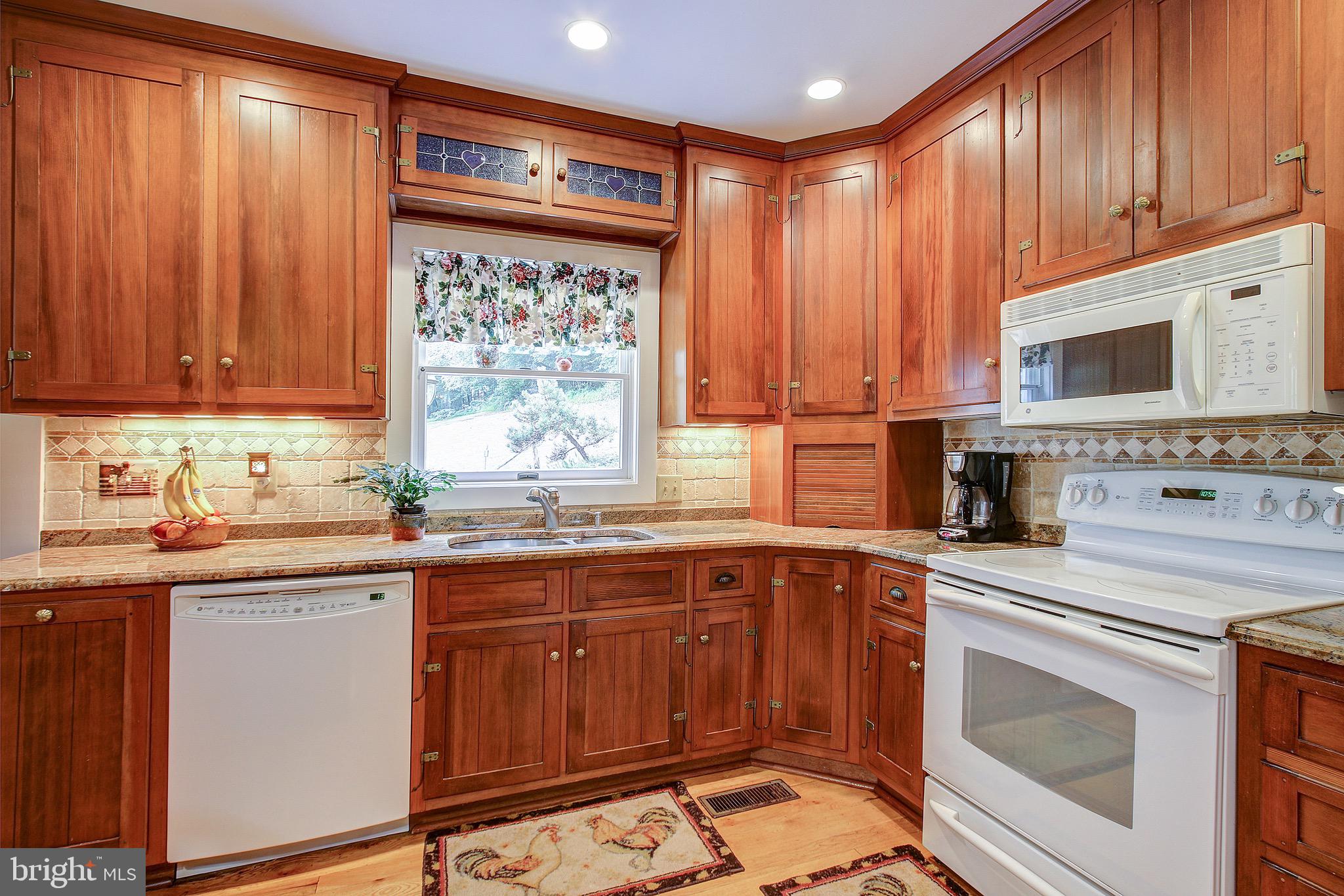 22611 Old Hundred Road Barnesville, MD 20838 - Photo 29 of 68 Eat-In Kitchen