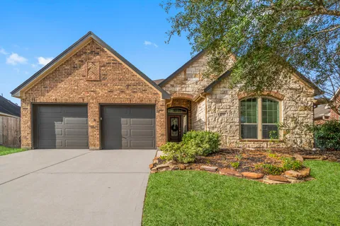 $395,000 | 2707 Oak Pass Court, Conroe, TX 77385