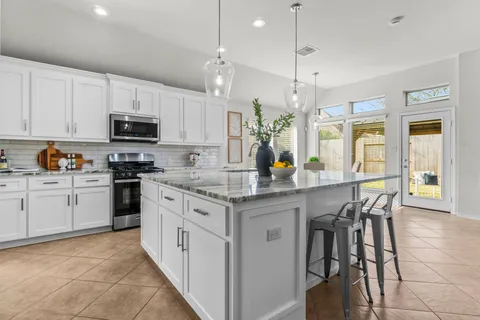 $395,000 | 2707 Oak Pass Court, Conroe, TX 77385