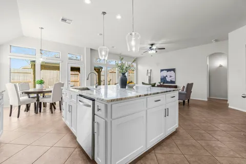 $395,000 | 2707 Oak Pass Court, Conroe, TX 77385