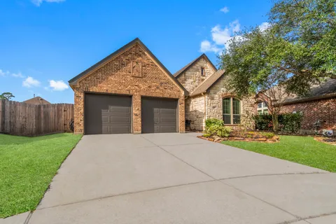 $395,000 | 2707 Oak Pass Court, Conroe, TX 77385