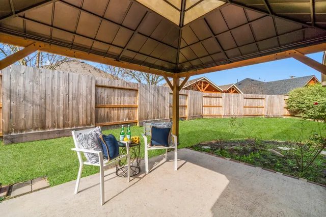 a view of a house with a backyard