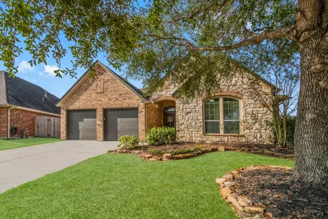 $395,000 | 2707 Oak Pass Court, Conroe, TX 77385