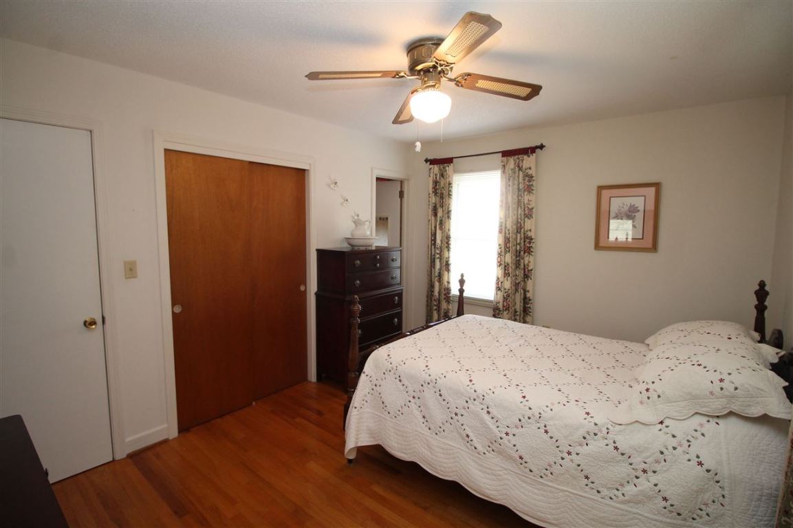 303 Shadow Lane Seneca, SC 29678 - Photo 4 of 31 Gallery Image 4