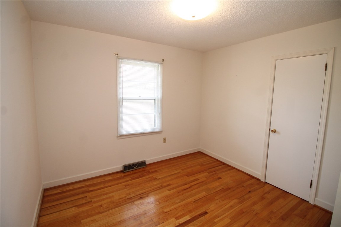 303 Shadow Lane Seneca, SC 29678 - Photo 5 of 31 Gallery Image 5