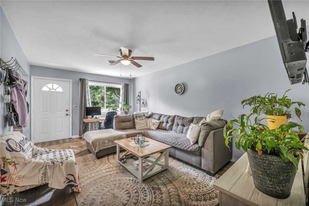 7515 Maddock Road North Ridgeville, OH 44039 - Photo 28 of 37 Living area with ceiling fan