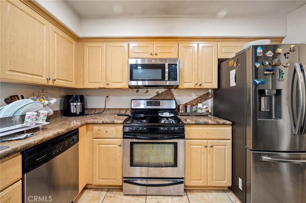 14661 Oak Road Sylmar, CA 91342 - Photo 17 of 41