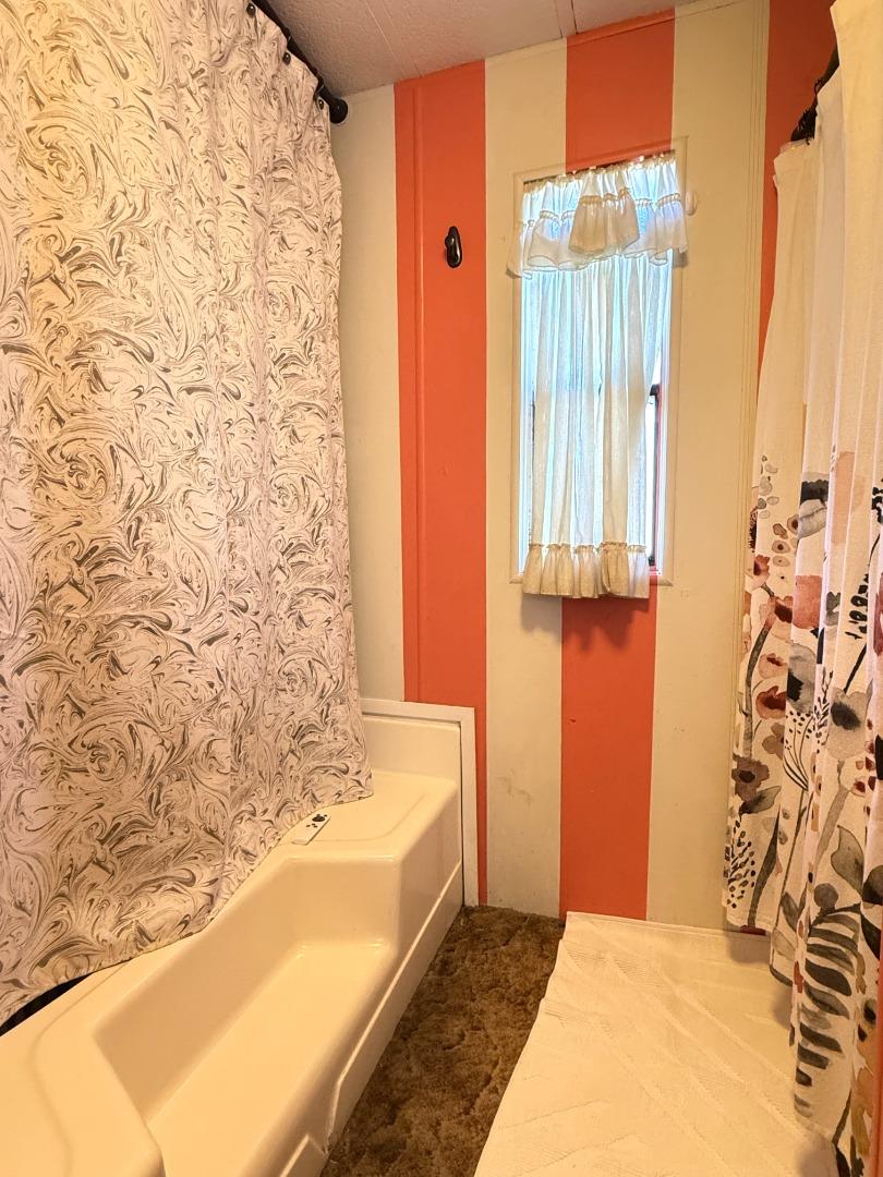 5450 Monterey Road, Unit 143 San Jose, CA 95111 - Photo 4 of 21 a bathroom with a bathtub and shower