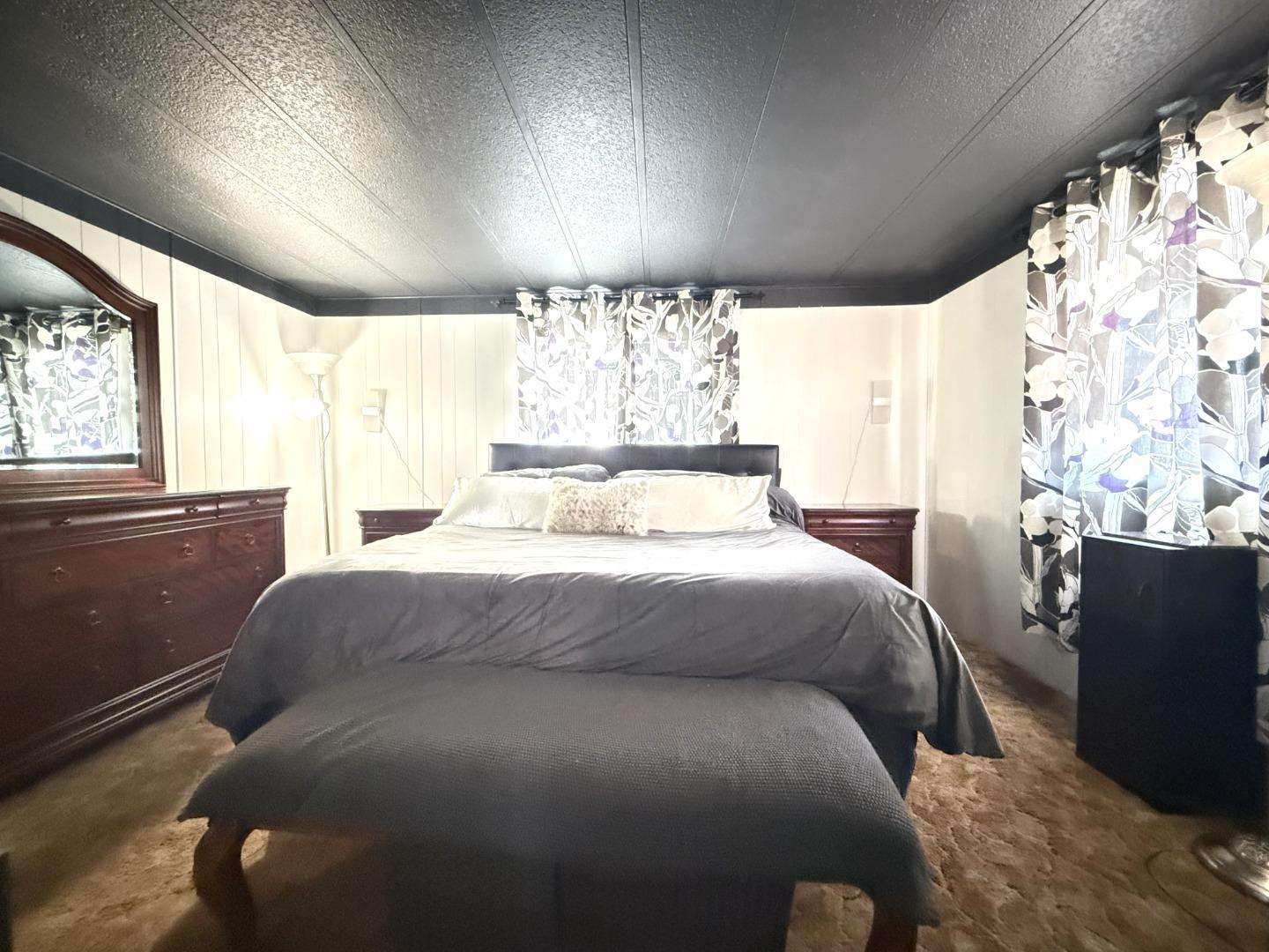 5450 Monterey Road, Unit 143 San Jose, CA 95111 - Photo 7 of 21 a bedroom with a bed and a window