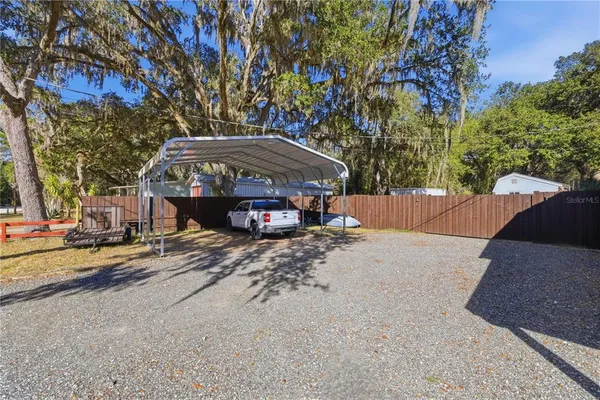 a view of a house with backyard