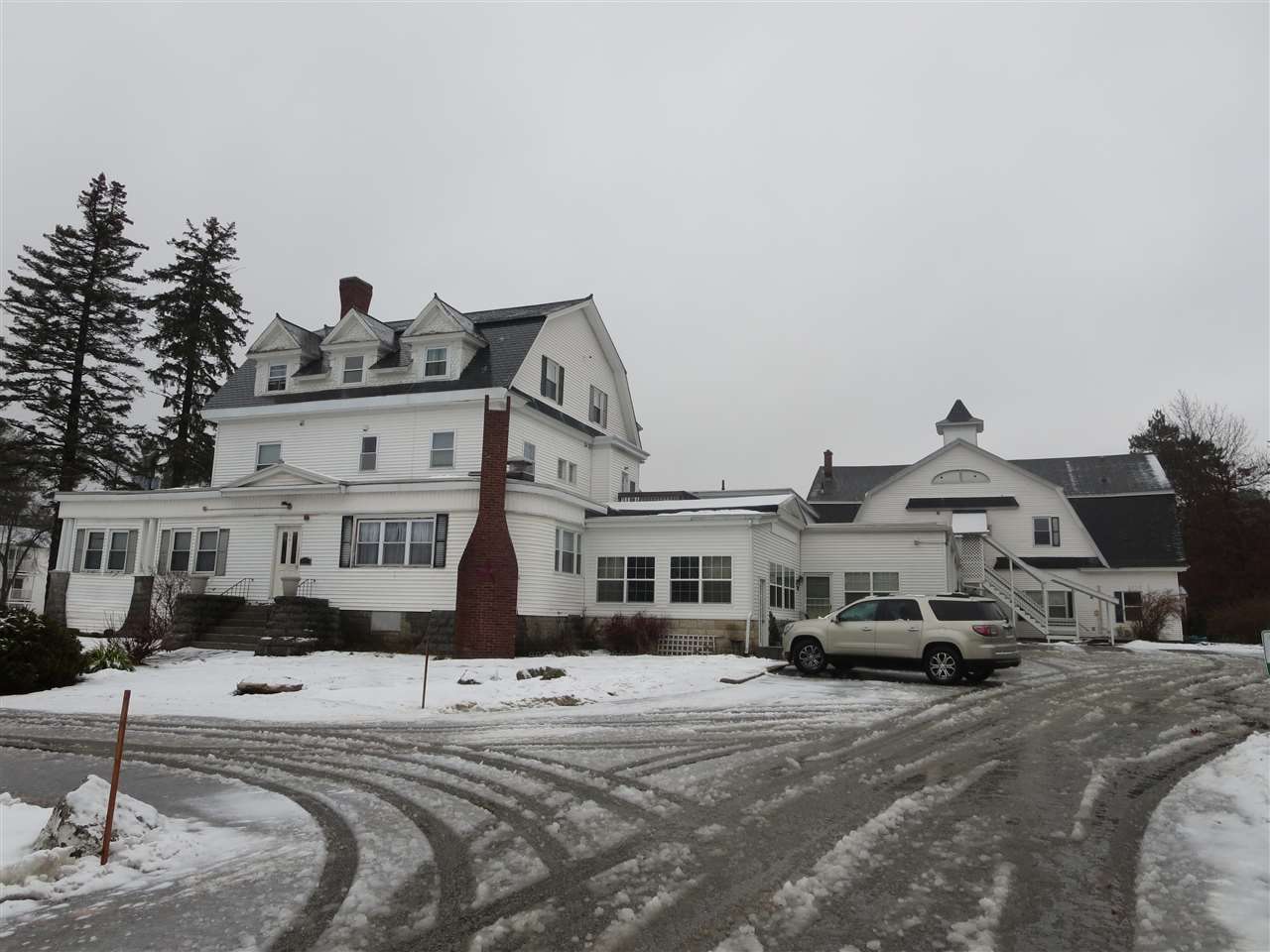 661 Corning Road Manchester, NH 03109 - Photo 2 of 8