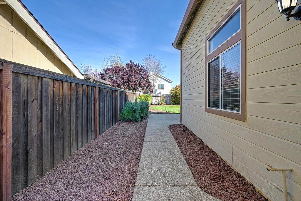 225 Rochelle Court Roseville, CA 95661 - Photo 14 of 40