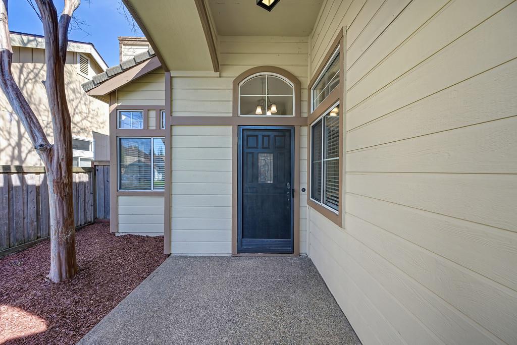 225 Rochelle Court Roseville, CA 95661 - Photo 4 of 40