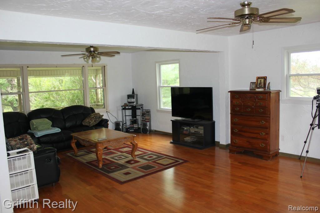 12481 Clyde Road Fenton, MI 48430 - Photo 2 of 9