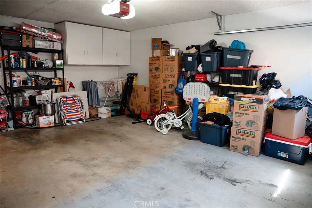 9759 Vía Roma Burbank, CA 91504 - Photo 19 of 29 Attached Garage with Laundry Hookups