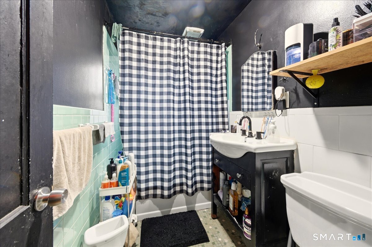 646 Merritt Street Bridgeport, CT 06606 - Photo 9 of 15