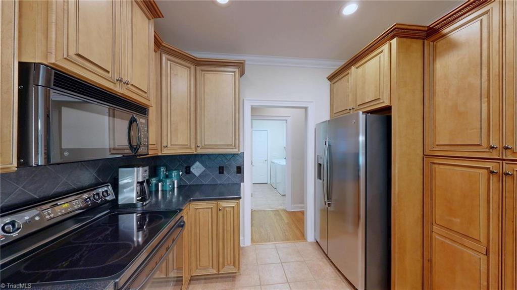 2329 Addison Boulevard High Point, NC 27262 - Photo 21 of 50 Kitchen