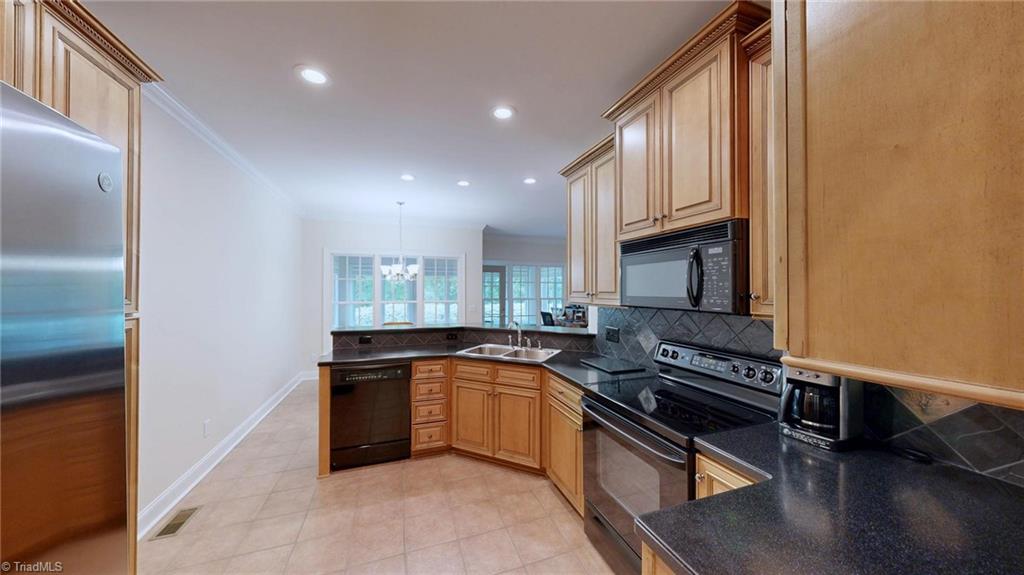 2329 Addison Boulevard High Point, NC 27262 - Photo 23 of 50 Kitchen